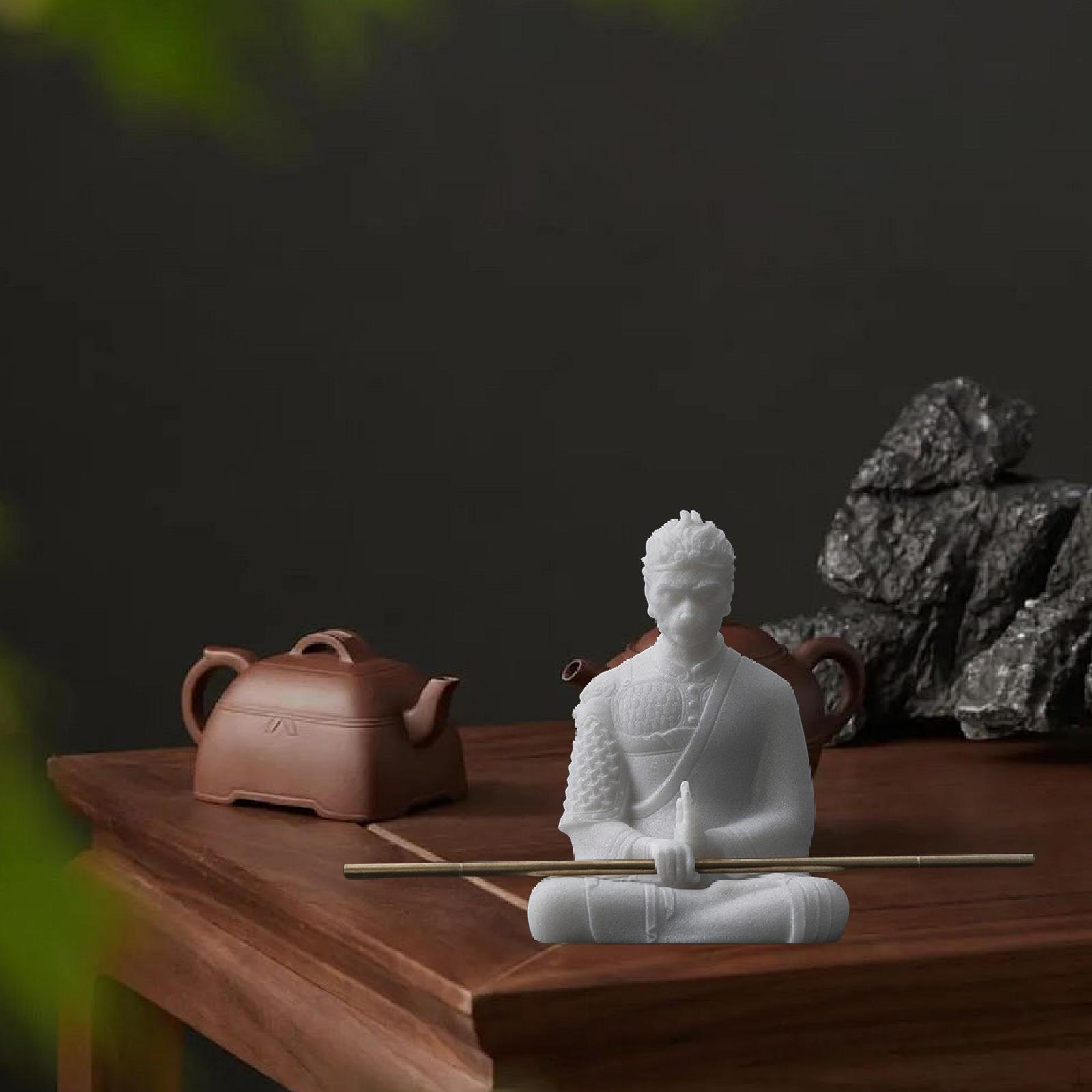 

Фигурка Короля Обезьян с посохом для украшения офиса и сада белый