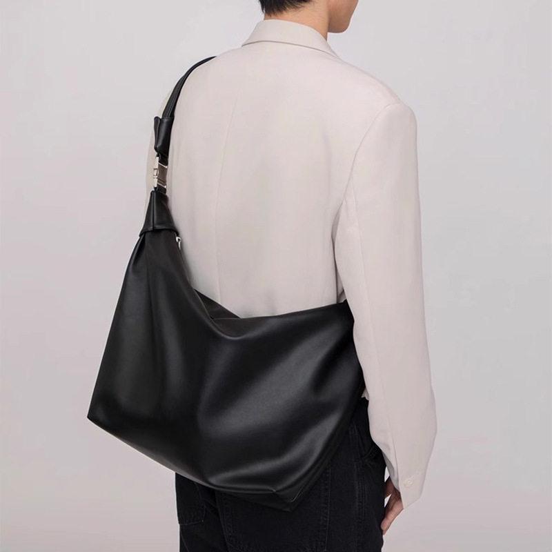 Trendige Marke Einfache Weiche Leder Herren Tasche Knödeltasche Personalisierte Herren Umhängetasche Einfarbige Pendler Tasche Umhängetasche