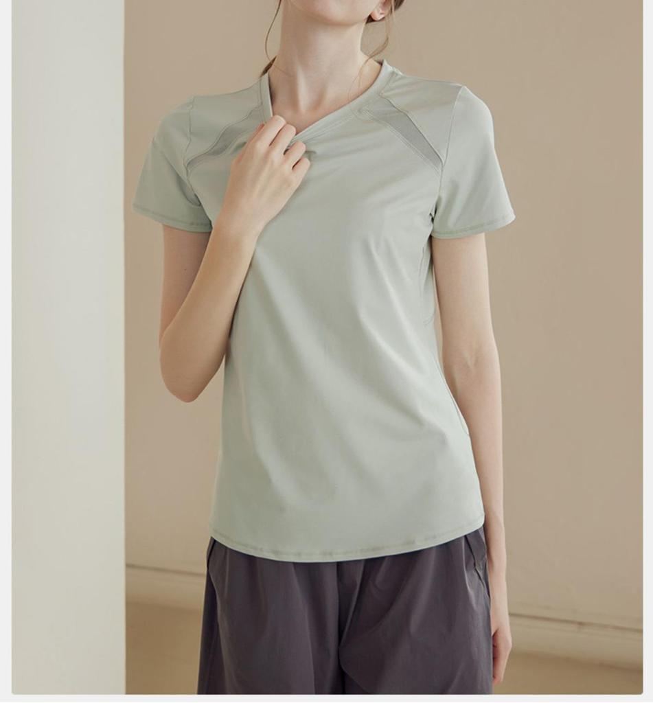 Women's Quick-Dry Short-Sleeve Yoga T-Shirt - Slim Fit, Breathable & Lightweight for Running
