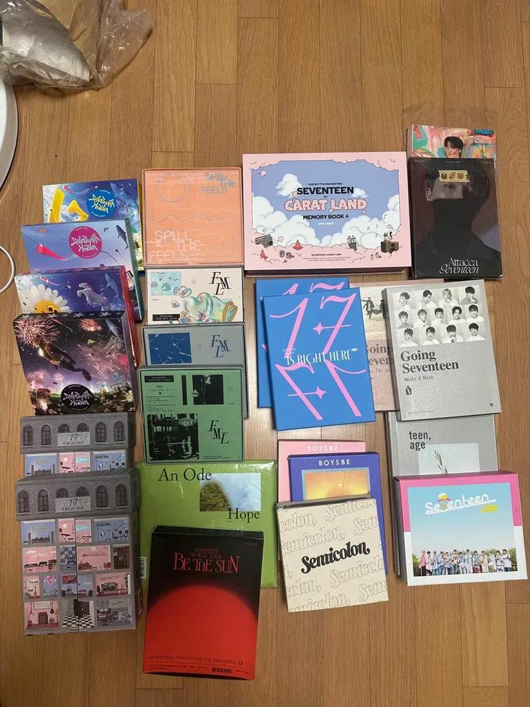 Πακέτο Άλμπουμ SEVENTEEN 2023 με Βιβλίο Μνήμης Karan Μεταχειρισμένο