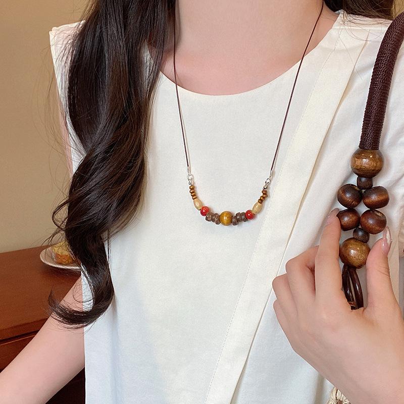 Retro Chinese Tassel Necklace: Unique Ethnic Style Women's High-End Clavicle Chain.
