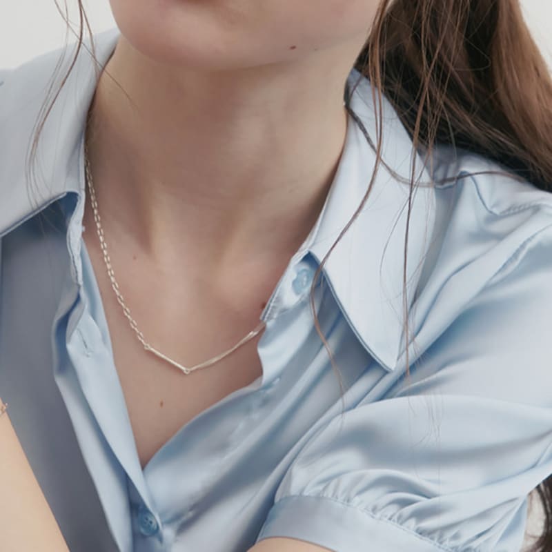 

SOSOO 925 Silver Unbalanced Chain Straight Bar Logo Necklace one