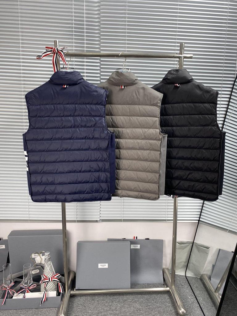 Men's Sleeveless Stand Collar Down Vest Jacket with Waist Stripes