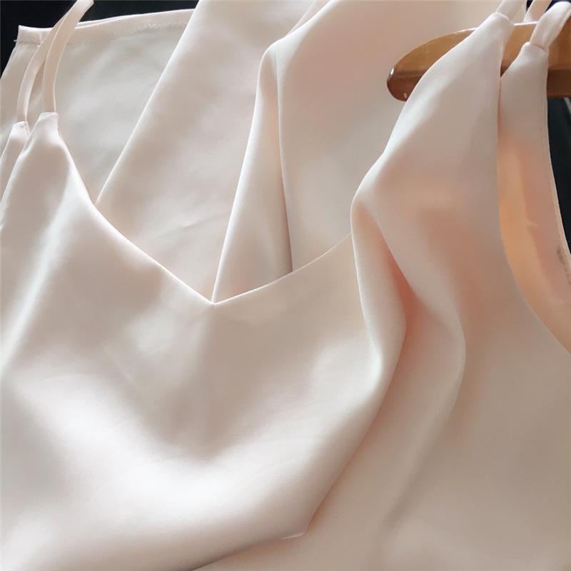 

«Сексуальный топ из атласа с V-образным вырезом и открытой спиной» Small