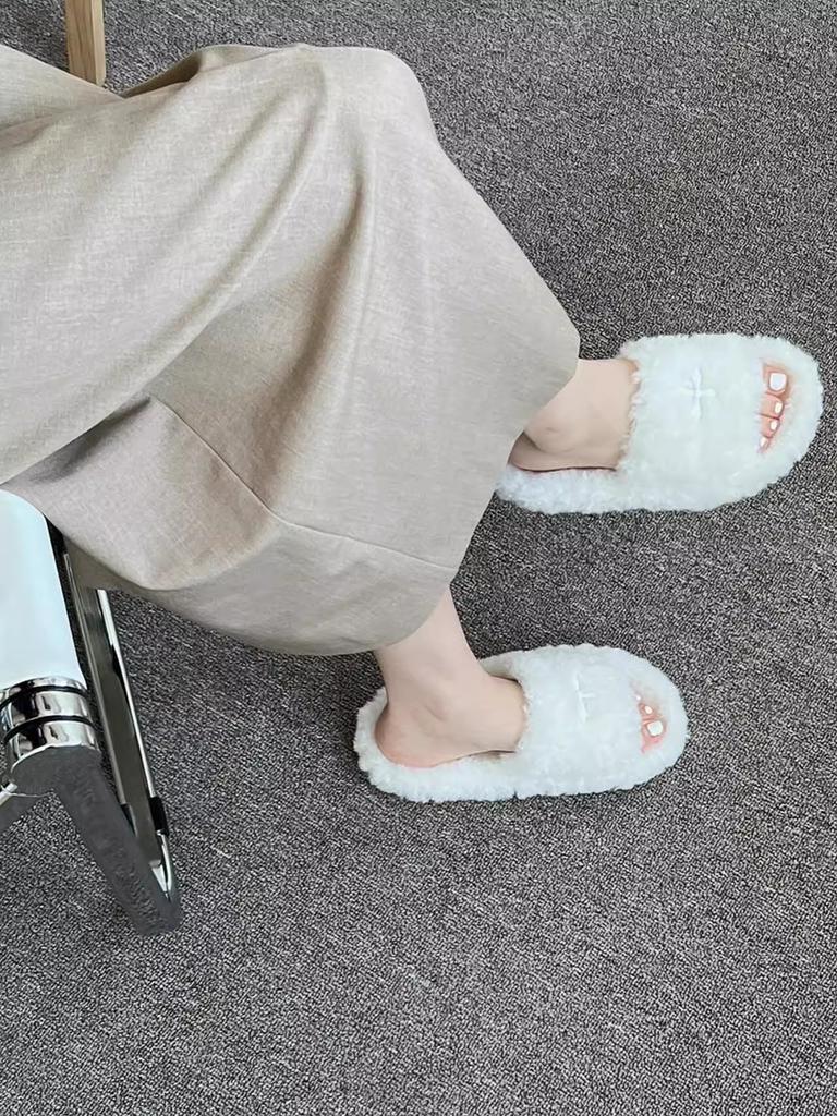 Pantoufles décontractées à semelle épaisse et moelleuses pour l'automne et l'hiver 2025, nouveau ins tendance à semelle plate, décontractées, polyvalentes, croisées, serpillière à cheveux