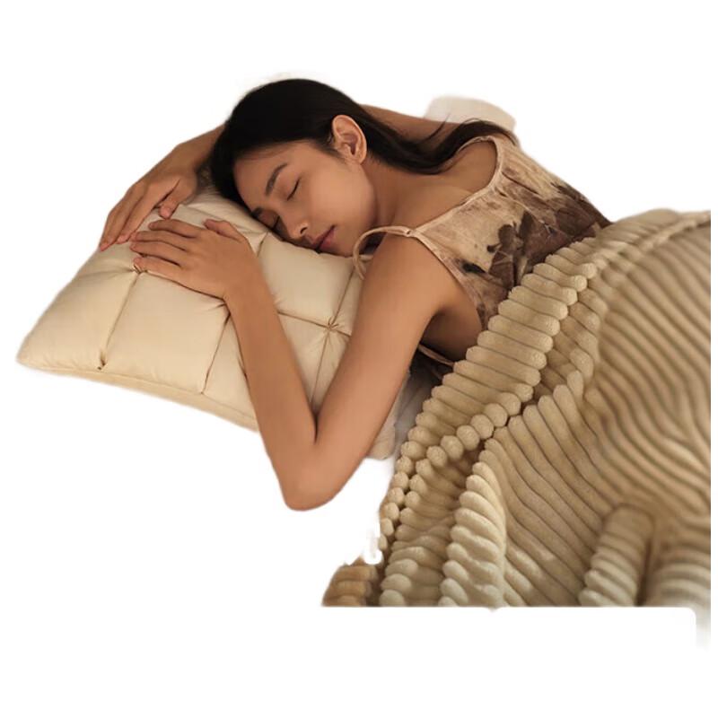 

Yaduo Planet 95% White Goose Down Hotel Pillow - Tall Model