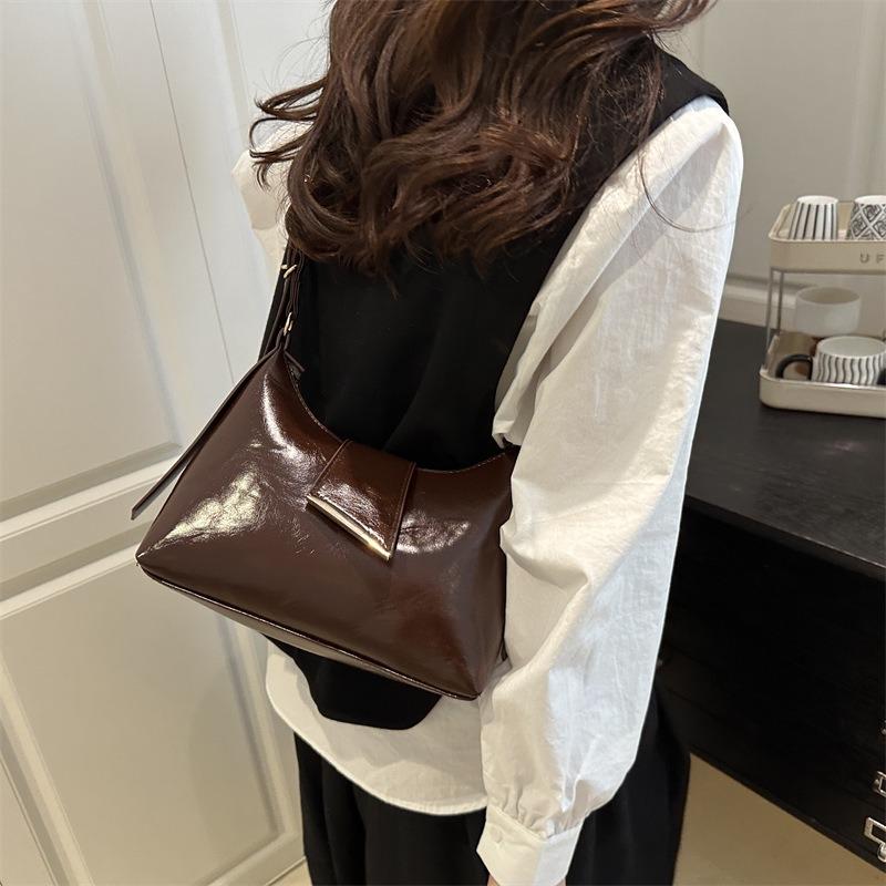 Solid color soft surface underarm bag women's new fashion trendy personality simple shoulder bag versatile messenger bag