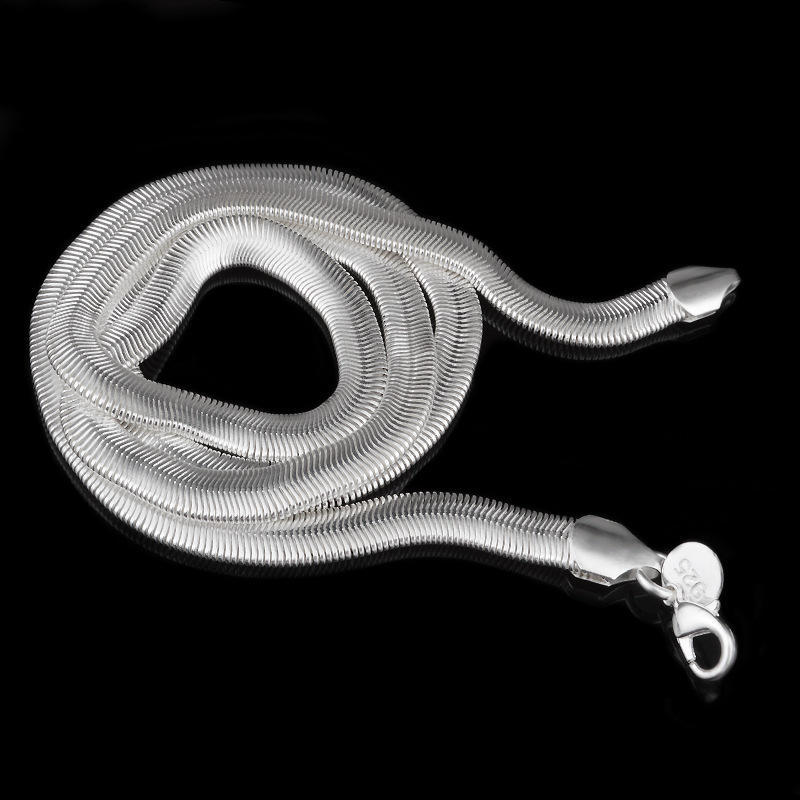 New Necklace Unisex Fashionable Short Collarbone Blade Chain Pendant with Flat Snake Bone Chain