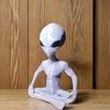 Meditierende Alien-Statue, 3D-gedrucktes Alien-Yoga-Meditations-Ornament, Halloween-Dekoration Zimmer Weltraum Spaß Stressabbau Dekoration
