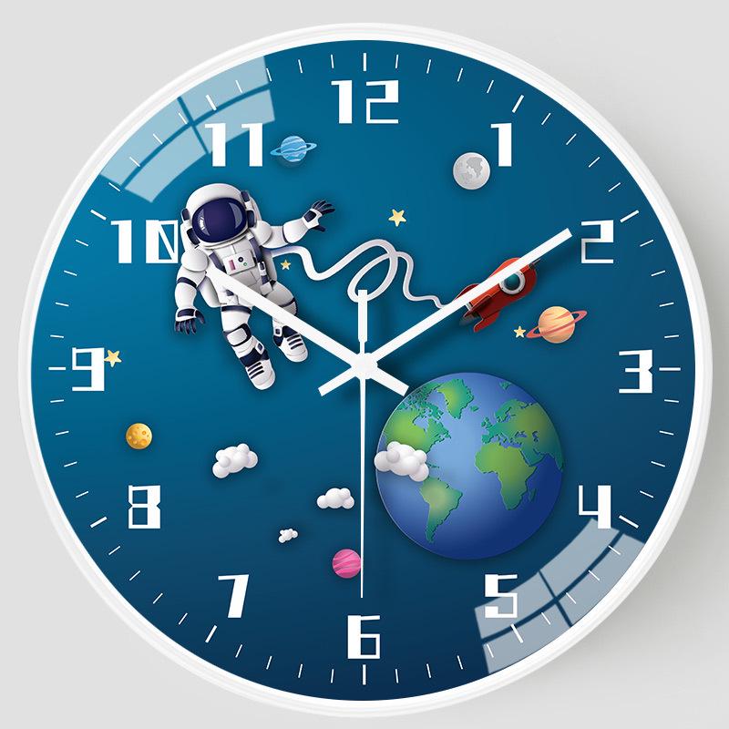 Creative Astronaut Children's Silent Wall Clock: Ideal for Bedrooms & Living Rooms