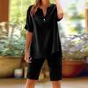 Katoen-linnen tweedelige outfit voor dames: top met korte mouwen en V-hals, short met wijde pijpen, zomerse casual loungeset.