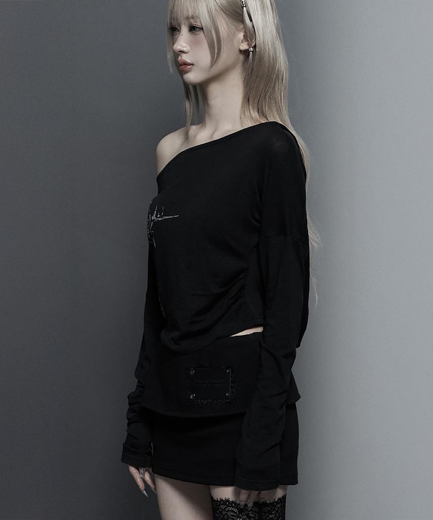 ETRE AU SOMMET Lettering Hooded Slim-Fit Long Sleeve Top (Black)