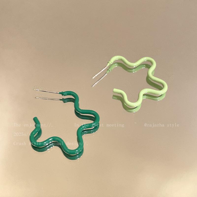 Blue Flower Stud Earrings - Women's Summer Beach Style Accessory with Dopamine Niche Design in Pink