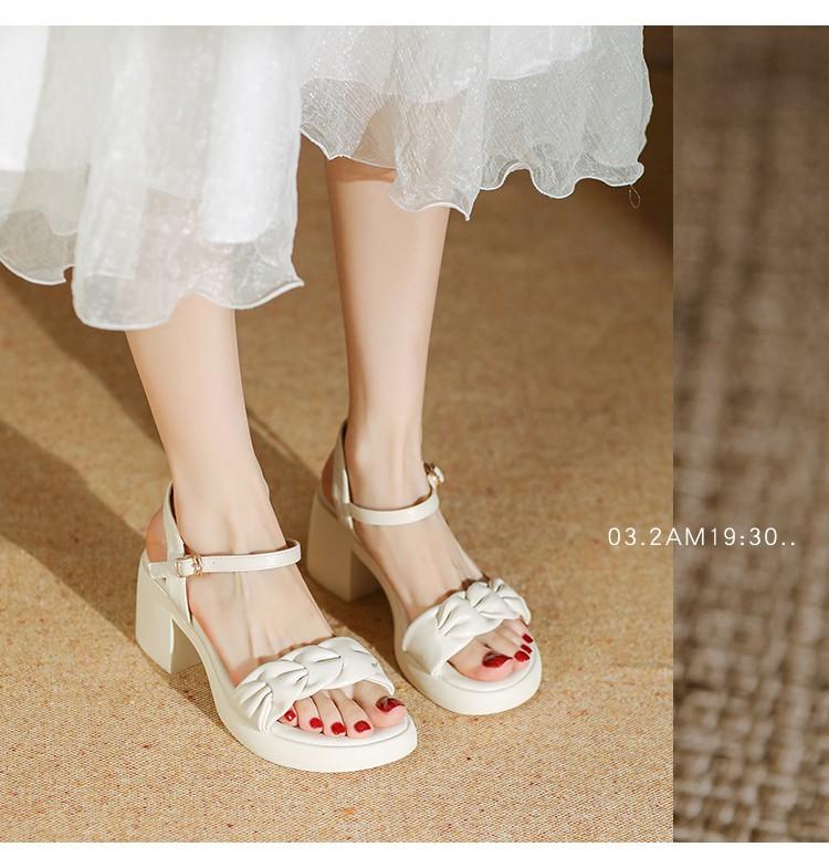 

Однословный твист с босоножками на высоком каблуке 2025 лето новые на толстом каблуке в сказочном стиле универсальные, удобные и простые темпераментные сандалии 40