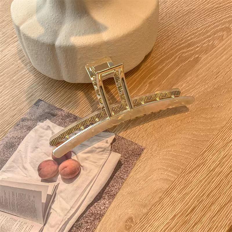 Elegant Oversized Retro Acetate Hairpin: Exquisite Korean Shark Clip for Women