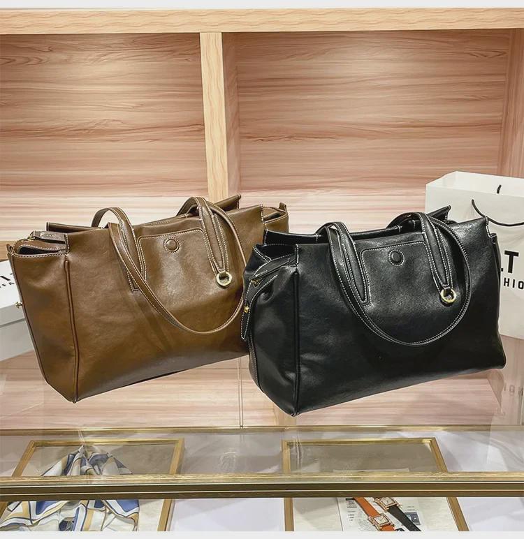 2024 Women's Retro Large-Capacity Travel Tote and Commuter Shoulder Bag