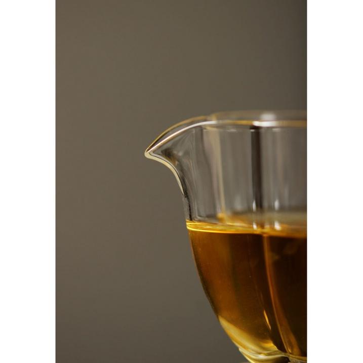 Thickened Glass Fair Cup High Temperature Resistant Transparent Fair Cup Flower Shape Even Cup Japanese Style Tea Divider