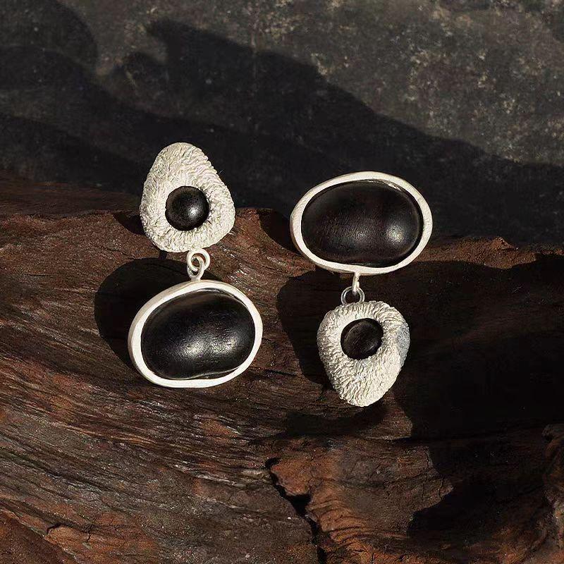 Asymmetrical Stone Stud Earrings: Retro, High-End, Versatile Niche Design for Women