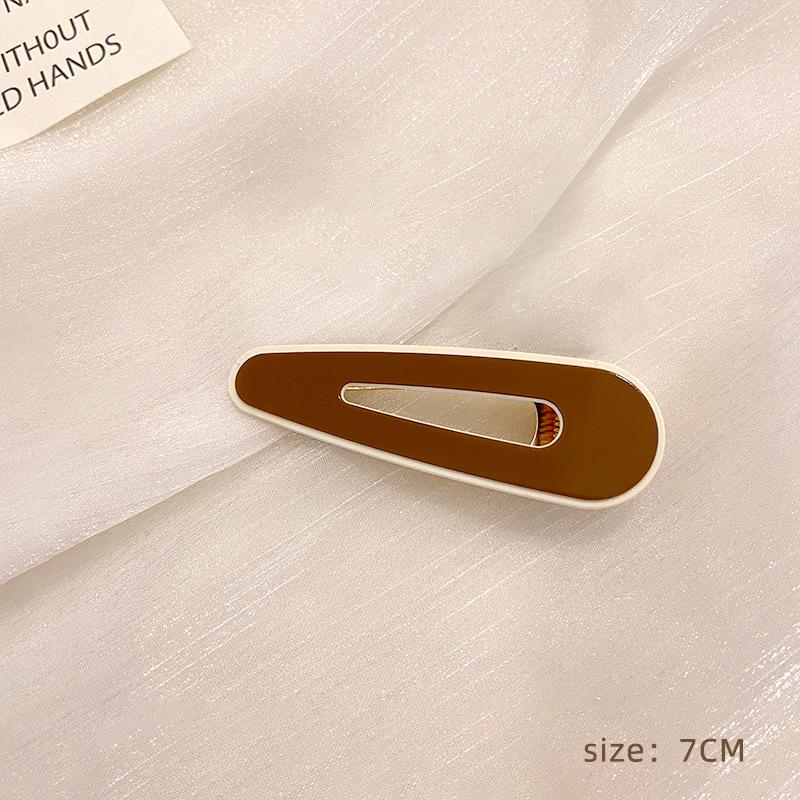 Checkerboard Black & White Plaid Hairpin: Simple, Seamless Duckbill Clip for Women