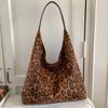 Fashion Leopard Print Tote Bag Autumn New Large-capacity Personalized Shoulder Bag Casual Commuter Bucket Bag