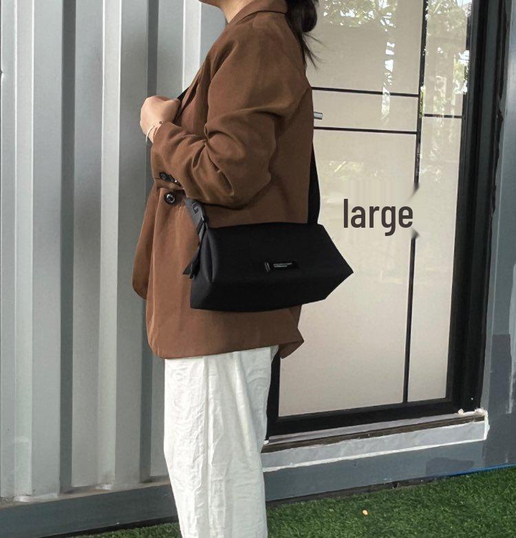 2025 Women's Lightweight Crossbody Bag: High-End Oxford Cloth, Fashionable Outdoor Sports Shoulder Bag, Solid Color, Perfect for Moms