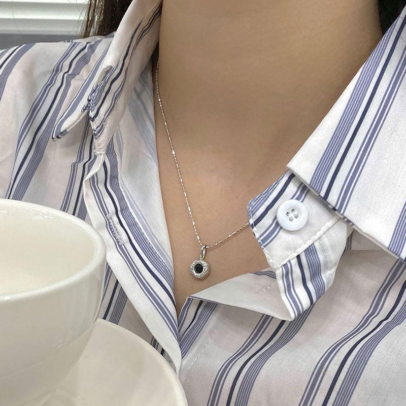 Ins Nischen-Mehrschichtige Halskette, Leichter Luxus, High-End-Feeling, Schlüsselbeinkette, Vielseitiges Neujahrs-Feeling