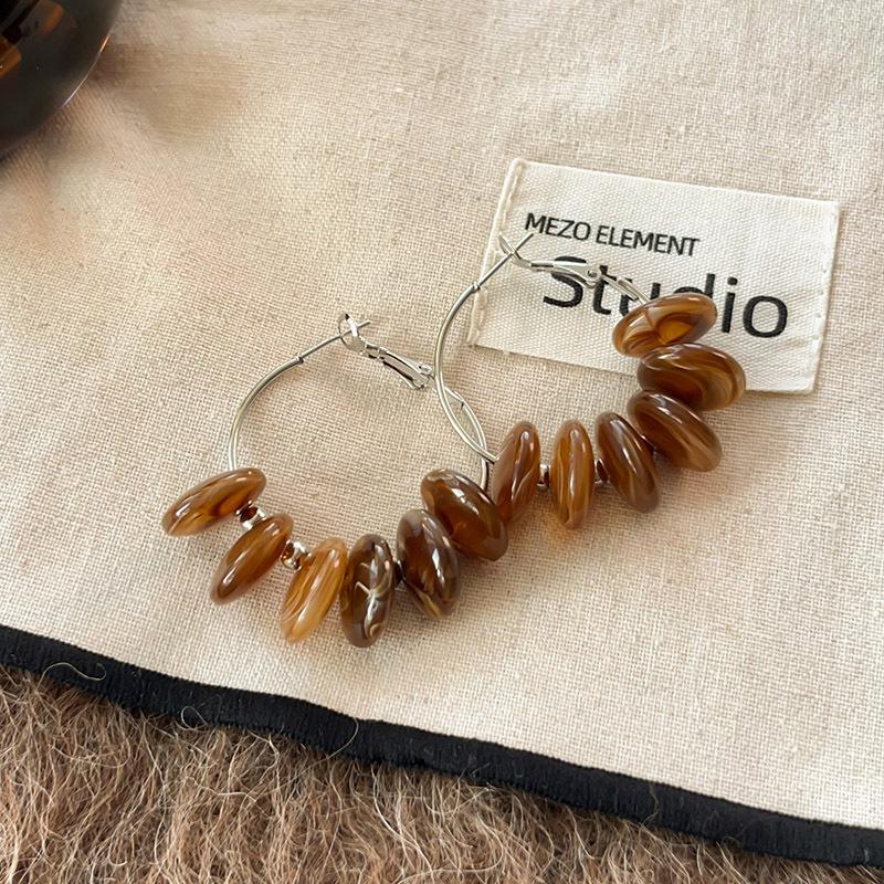 Maillard Coffee Color Amber Earrings Women's Autumn and Winter High-end Commuter Style Earrings Light Luxury Niche Design Earrings