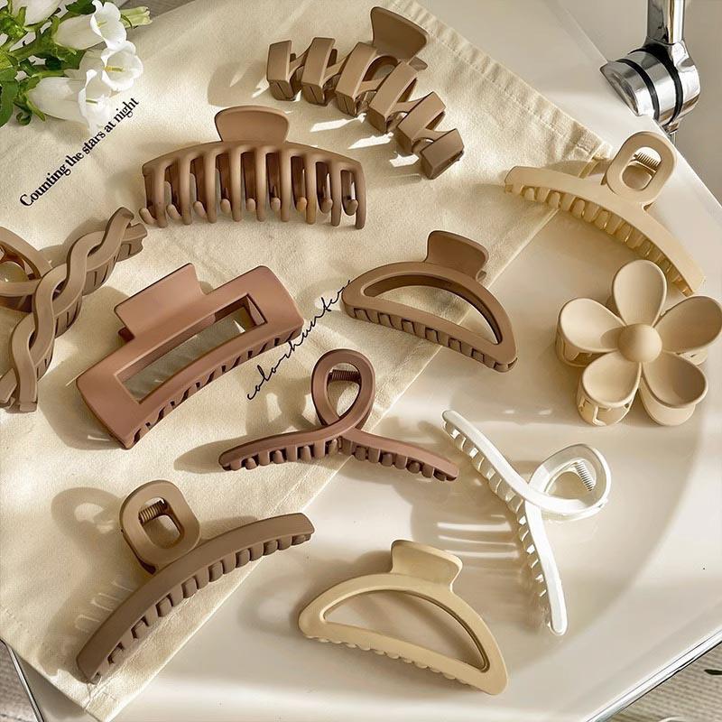 Versatile Milk Coffee Hair Clip: Large, Simple Shark Design for Women