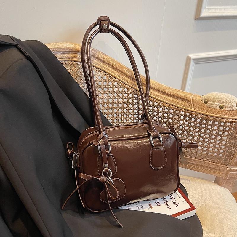Premium Retro Small Square Bag Women's New Autumn and Winter Versatile Butterfly Shoulder Underarm Bag Commuter Bag