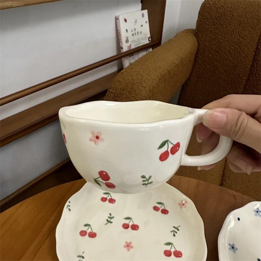 Pictură flori, cești ceramice, farfurii, cești de cafea neregulate modelate manual