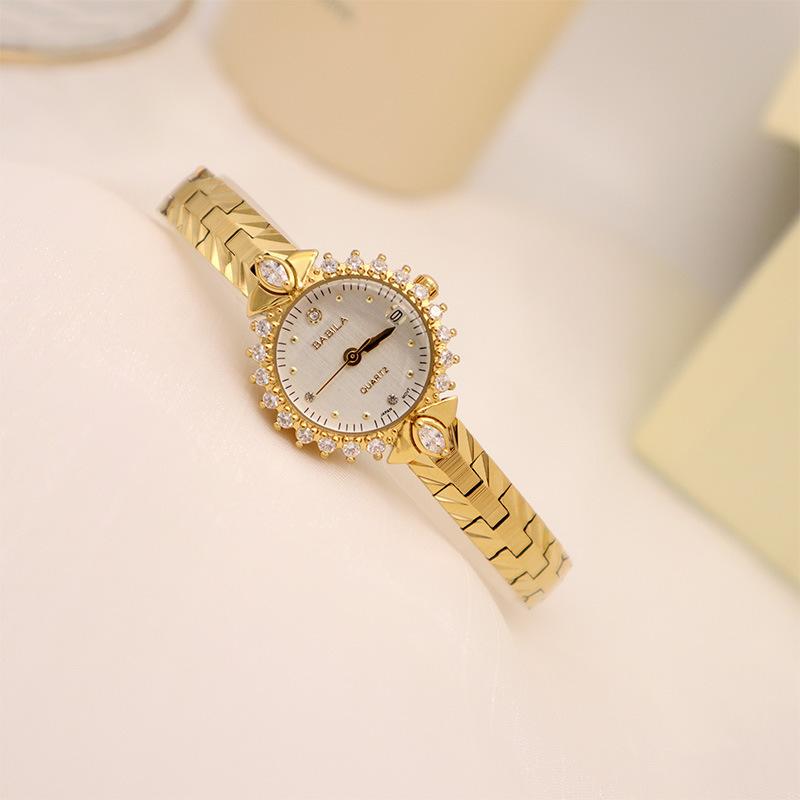 Exquisite Retro Jewelry, High-End Precision 5A Diamond-Encrusted Relief Bracelet, Temperament Quartz Small Gold Watch