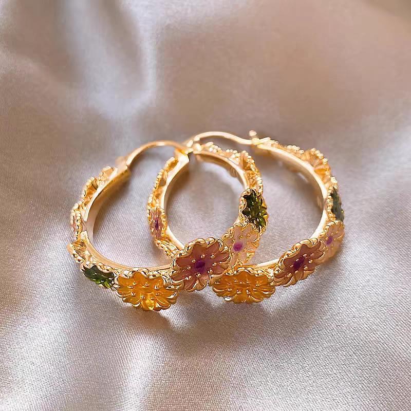 

Versatile and Fashionable Flower Hoop Earrings золотой