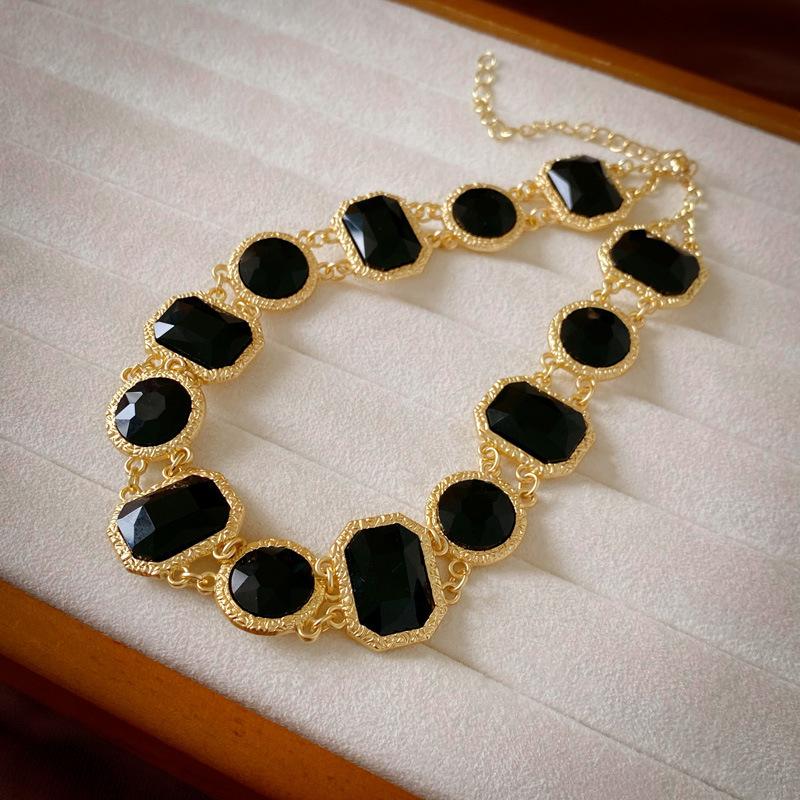 Vintage Retro Court-Style Clavicle Necklace for Women