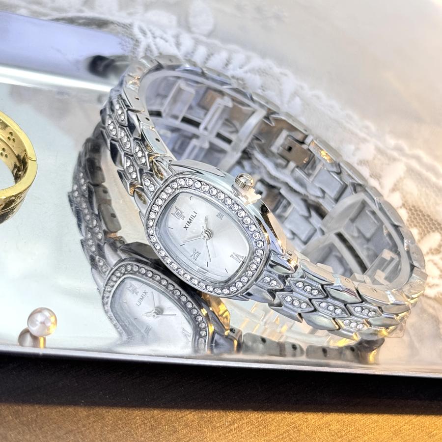 Fashionable Minimalist Diamond-Encrusted Snake-Scale Bracelet Watch for WomenElegant Luxury Wine-Barrel Shaped Quartz Wristwatch