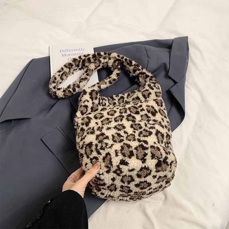 New Autumn and Winter Lamb Velvet Shoulder Bag Bucket Bag Large Capacity Commuting Crossbody Retro Ethnic Style Mao Tote Bag