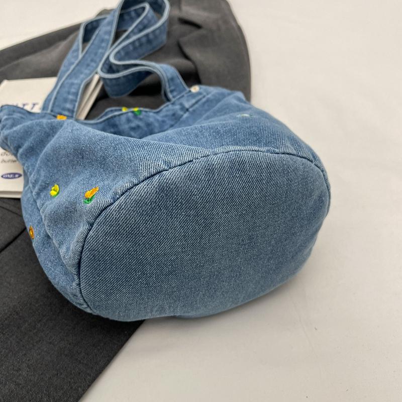 Джинсовая сумка-ведро в студенческом стиле — фото 15