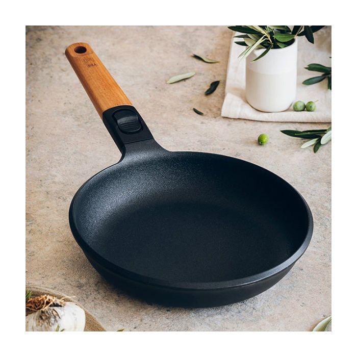 Bra market | poêle 26 cm, fonte d’aluminium, poignée amovible en bois naturel, tricouche antiadhésive sans pfoa, adapté à tous les