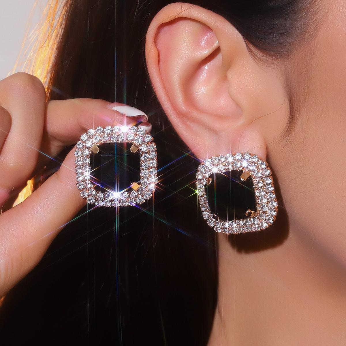 

Высококачественные блестящие геометрические квадратные серьги со стразами для женщин, изысканный и элегантный дизайн ниши