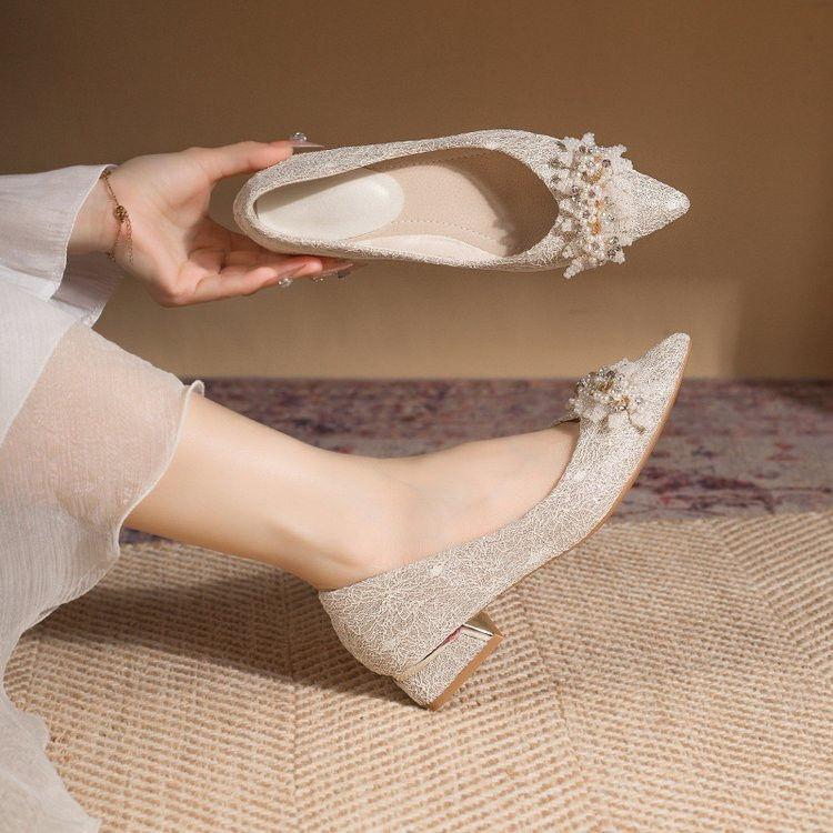 Fashion Beautiful Wedding Shoes Pointed Low Heel Single Shoes Women's Spring and Summer New French Style Not Tired Feet Shallow Mouth Women's Single