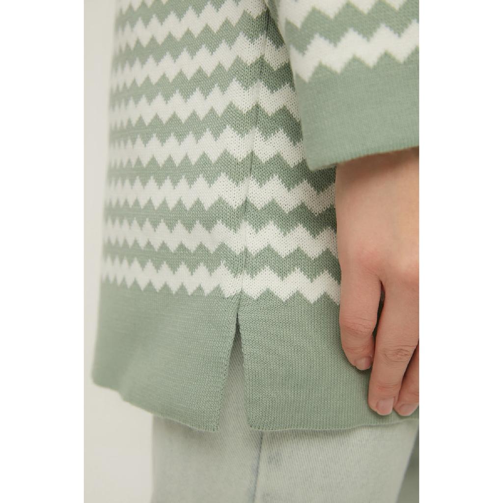 Fliederfarbener Rollkragenpullover mit Streifen Strickware Tctaw22ak0185