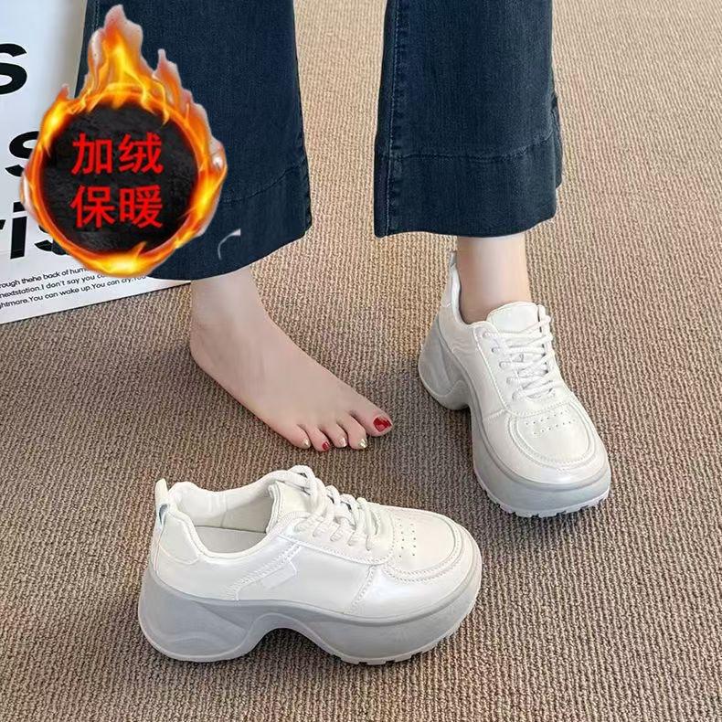 Small man increases height, platform dad shoes, women's autumn and winter versatile little white shoes with skirts, fashionable and velvet casual spor