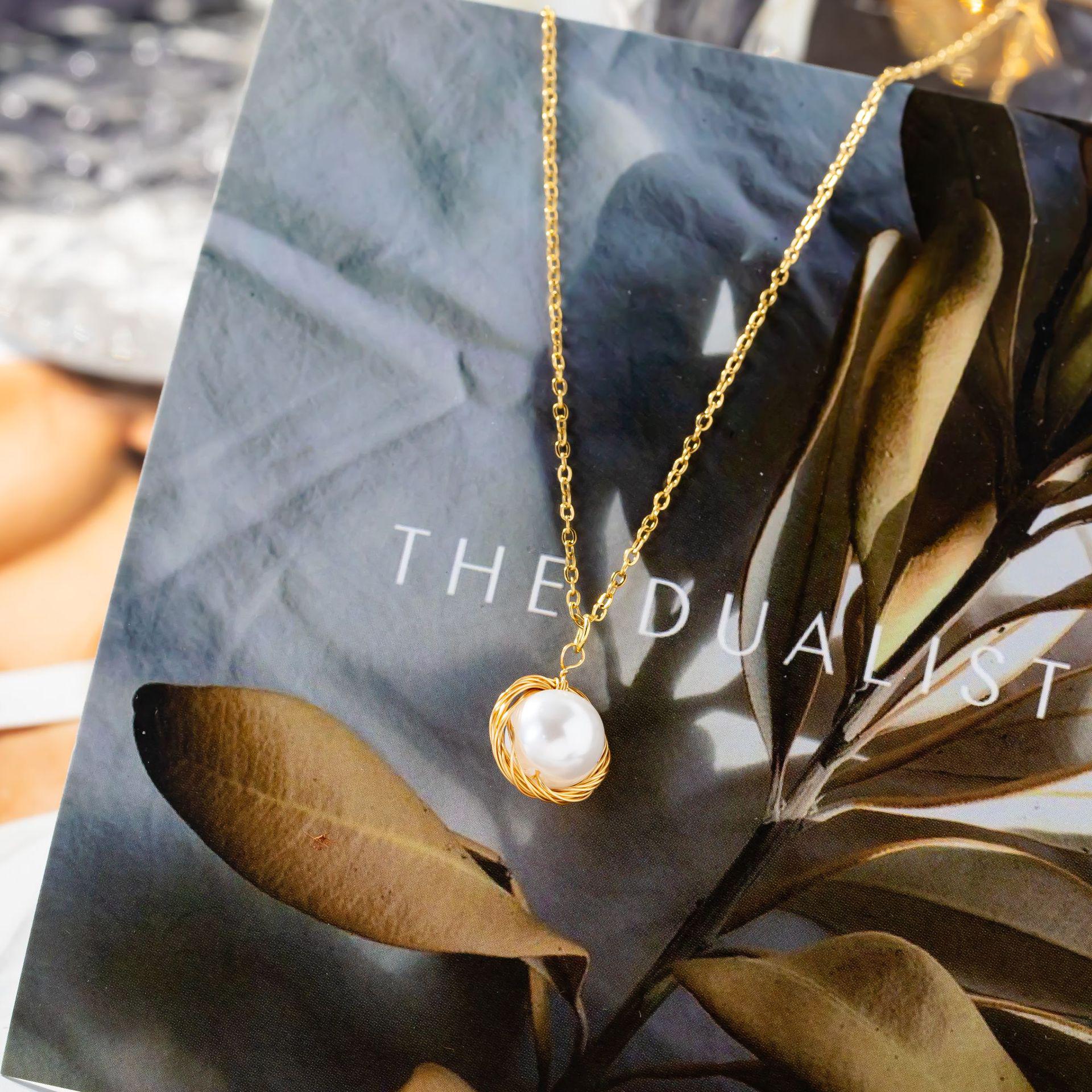 Elegant Korean-Style French Pearl Necklace: Gold Wire Wrapped, Retro Women s Collarbone Chain.