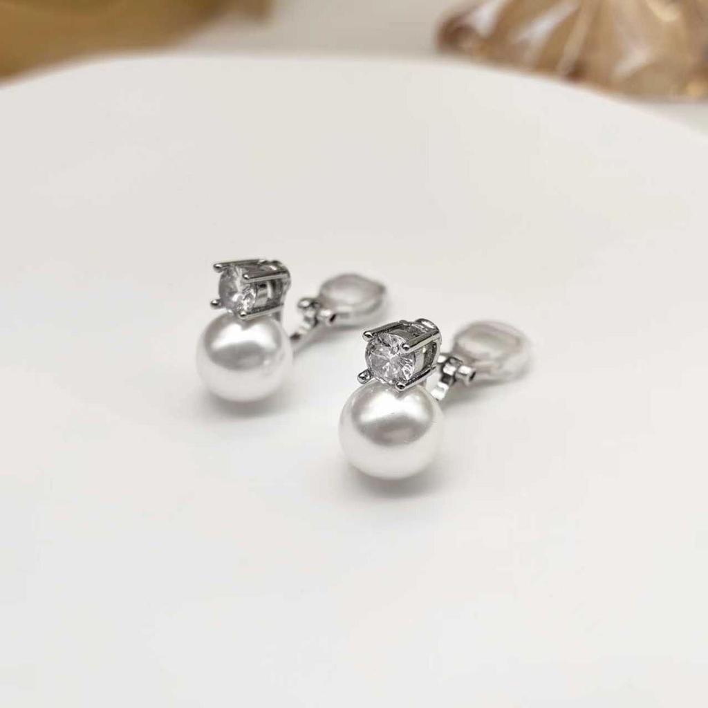 Retro Princess Pearl Triangle Clip Earrings: Painless 10mm High-End Niche Design for Women.
