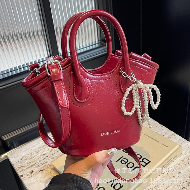 Bag women's 2025 new messenger bag fashionable niche design sense summer portable bucket bag work small bag