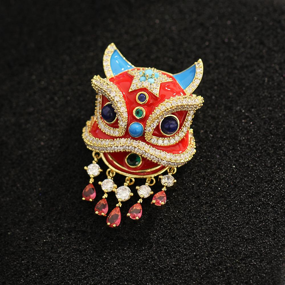 Guochao Lion Dance Brooch High-end Women's Niche Design Sense Creative Pin Light Luxury Temperament Corsage Coat Suit Accessories