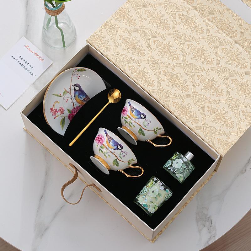 Knochenporzellan Vögel und Blumen Kaffeetasse und Untertasse Set Premium Geschenkbox Blumenvase Tasse Untertasse Löffel Vierer-Tassen-Set Goldener Henkel Tasse und Untertasse Set