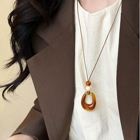 

Autumn and winter Maillard tiger s eye stone beaded necklace femininity high-end sweater chain retro simple accessories