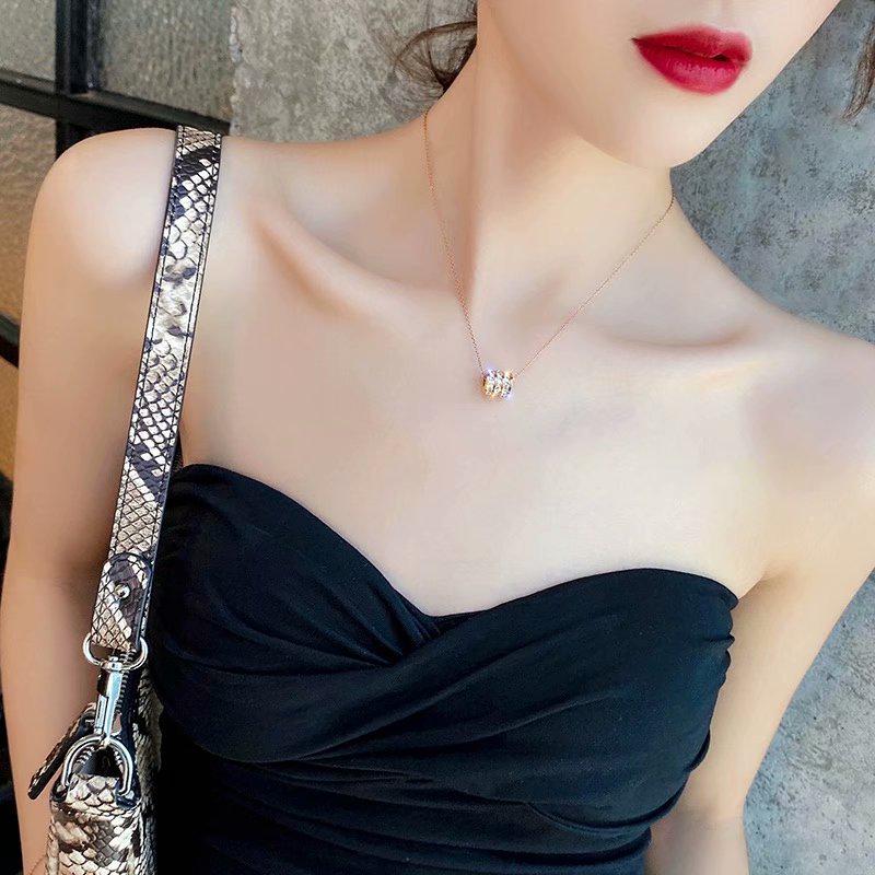 Elegant Small Waist Pendant Necklace for Women - Light Luxury Collarbone Chain with Trendy Design