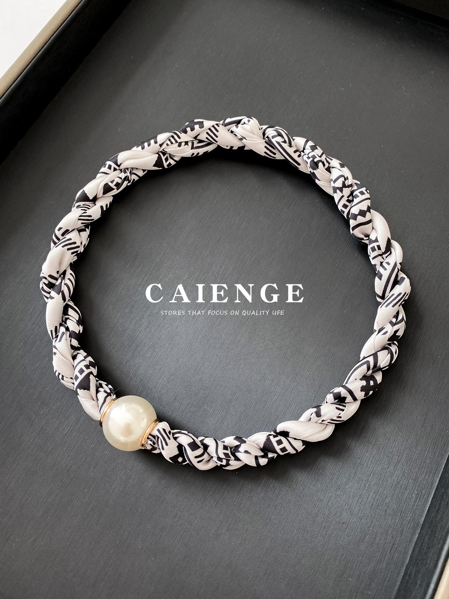 Комплект жемчужное ожерелье и шелковый шарф: Магнитная застежка для женского осенне-зимнего наряда