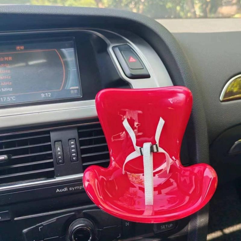 Suport Figurina Mașină Labubu - Se Prinde pe Gura de Ventilație, Se Potrivește Tuturor Păpușilor, Dublează Drăgălășenia